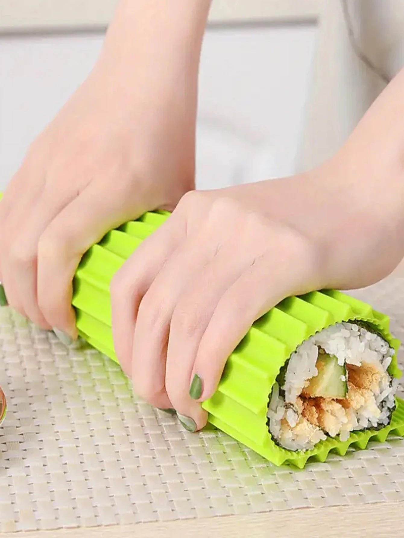 1pc Sushi Making Tool Sushi Roll Mat Seaweed Rice and Vegetable Roll Machine DIY Home Sushi Restaurant Party Kitchen Small Tool
